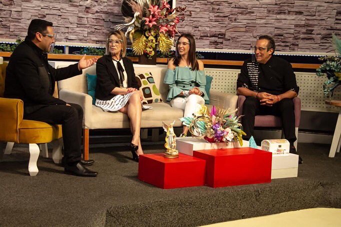 “Tour de medios en Toluca” Gracias a los medios que nos recibieron @porlamananatv <a href="/8columnas/">Ocho Columnas</a>.mx <a href="/ultra1013fm/">Ultra 101.3 FM</a> @virimercadofficial @rosyaguilarce <a href="/anuaryamin/">Anuar Yamin</a> #GinaMenchaca y la mejor compañía @omarfierrooficial <a href="/nuria_gv/">Nuria García Valle</a> #mexicodedichos