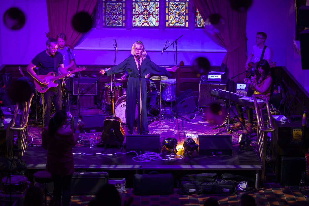 catdowlingmusic's tweet photo. Some shots by the gorgeous Wayne J Forde from #RockAgainstHomelessness 19 August at #SeaChurch, Ballycotton. @FirstAndCoach and @theburmamusic joined me in supporting the work of @FocusIreland. Many thanks to all who attended. https://t.co/apBoG8WrFl