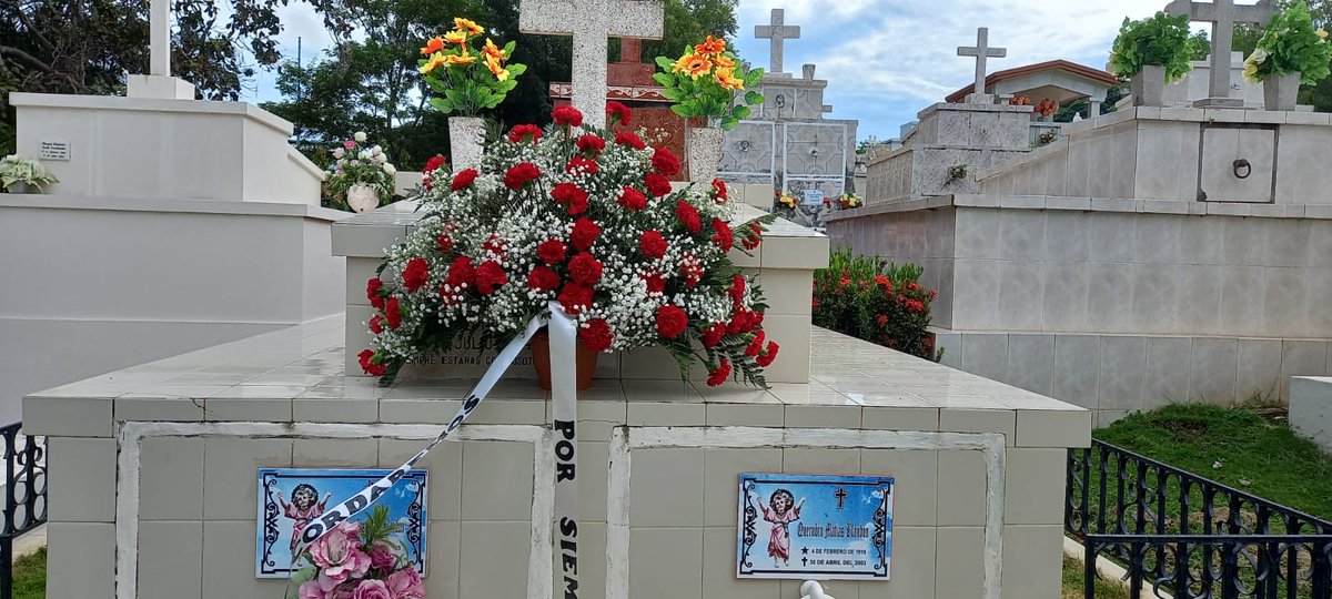 BlandonJose's tweet photo. Un 6 de septiembre nació mi hermano Raúl Ernesto y otro 6 de septiembre falleció mi abuela paterna, Amada Castillo, quizá queriendo unirse con su nieto, que había fallecido unos años antes. Es una fecha de recordación para nuestra familia. https://t.co/hQeKNx8zgt