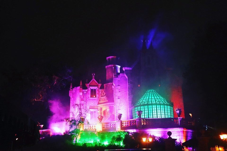 parkchums's tweet photo. We went for our first time to Mickey’s Not So Scary #Halloween #party! 🎃 These are some pictures from that night including a Halloween treat Adam tried. Check out our video here to see what we thought: https://t.co/C4TJPv9Xp3 #parkchums #wdw #waltdisneyworld #disneyworld #vlog https://t.co/1S8dnfQxTU