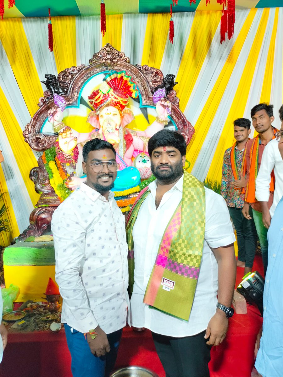 TSR4BJPIndia's tweet photo. మైలర్ దేవ్ పల్లి డివిజన్ ఉడ్డంగడ్డ లో వినాయక నవరాత్రులు సందర్భంగా వినాయక పూజ మరియు అన్నప్రసాదా కార్యక్రమంలో పాల్గొనడం జరిగింది.
#Thokalasrinivasreddy #BJPTelangana #mailerdevpally #RajendraNagar
#BJPCorporator #ganeshpooja #Hyderabad https://t.co/5l8GduqWtn