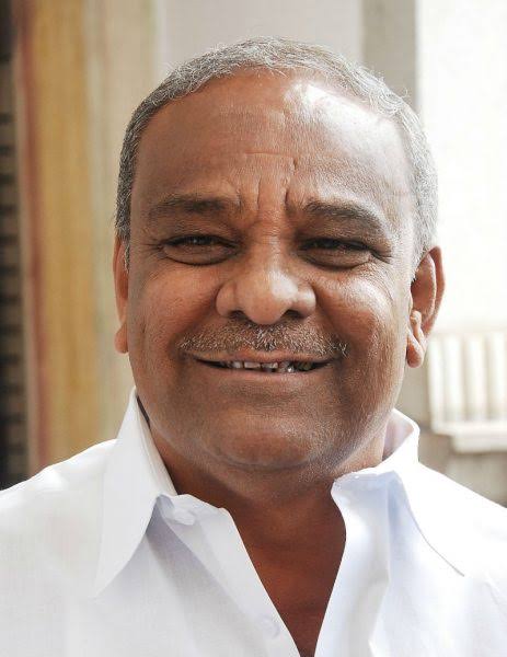 SangameshcVK's tweet photo. Vijayapur district incharge Minister @umeshkatti no more @gvaroon @Sriniva97990058 @AdaliMahesh @CMofKarnataka @KadiwalKiran @RameshVitlapur @born_ll_rule_ @4099udaya @naykodi_guru @sanjeev_kolkar1 @GKollur @UmeshaTweetsAKB @mpbijapur @HoliyayyaGH @KondaguliKDL @rameshkatti06 https://t.co/MWWtODHD2O