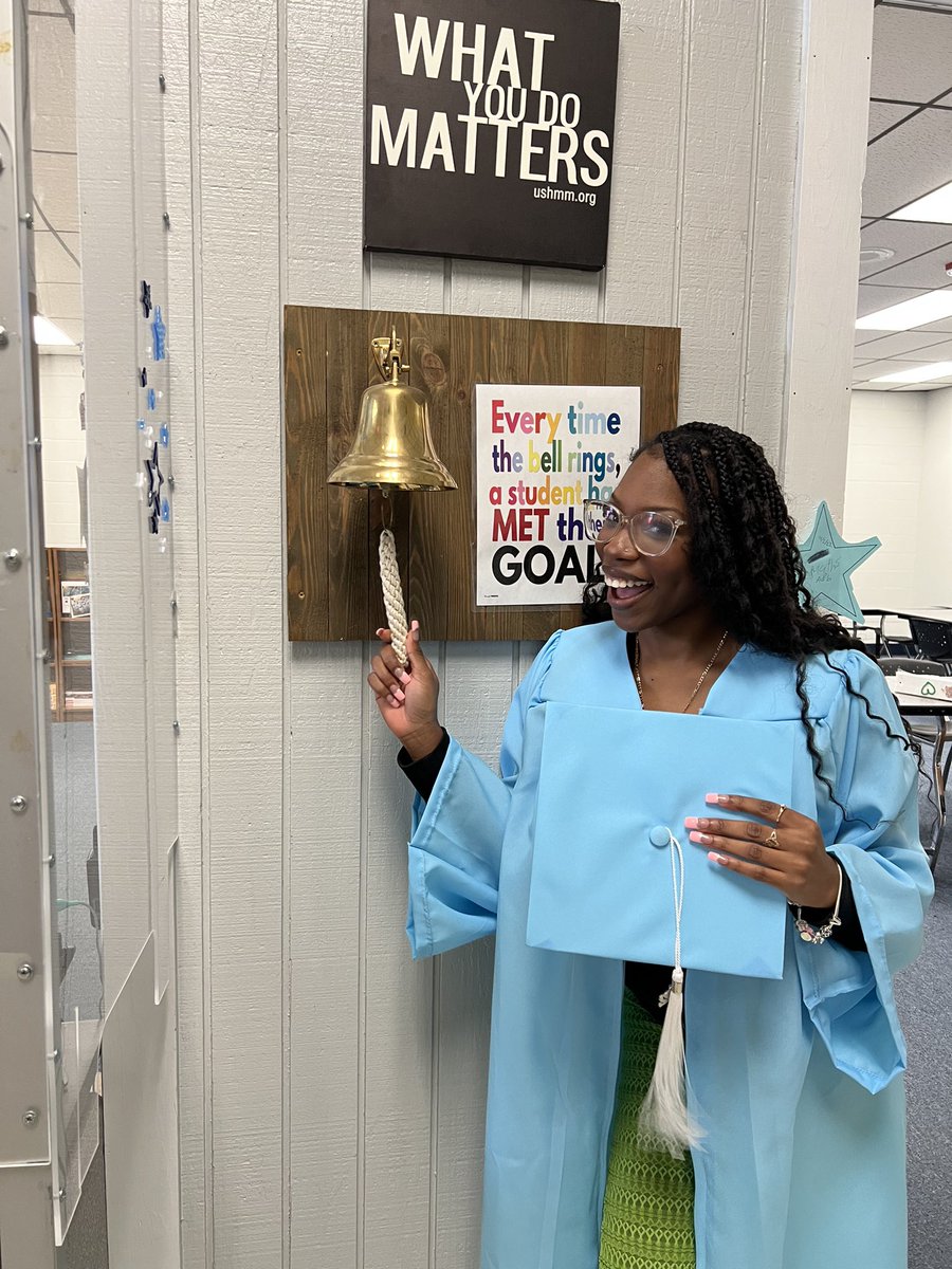 STARSHS2's tweet photo. A big CONGRATS to Victoria Roberson, STARS #4thGraduate this semester!! Victoria was super motivated to graduate early! Great job Victoria! #whatyoudomatters #WeAreStars
#fallgraduation2022 https://t.co/M2gxdAIBBb