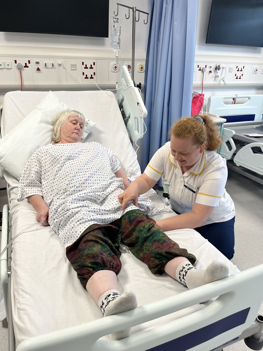 🫁 🧠 🩺 🦵🏼 Placement preparation week for our fantastic BCU Physio first years - simulation,skills, ITU orientation and our brilliant second years teaching first years … amazing new facilities! <a href="/MyBCU/">Birmingham City University</a> <a href="/BCUHELS/">BCU HELS</a> <a href="/Clairej65351490/">Claire jones (she/her)</a> @beth_the_physio <a href="/kittycase_/">Kitty Case</a>