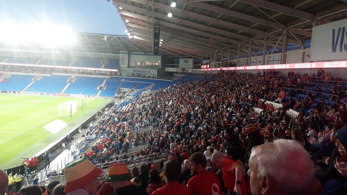 ToshFan44's tweet photo. It is a decent crowd.  A record? #WALSLO https://t.co/Er93XLgM2N
