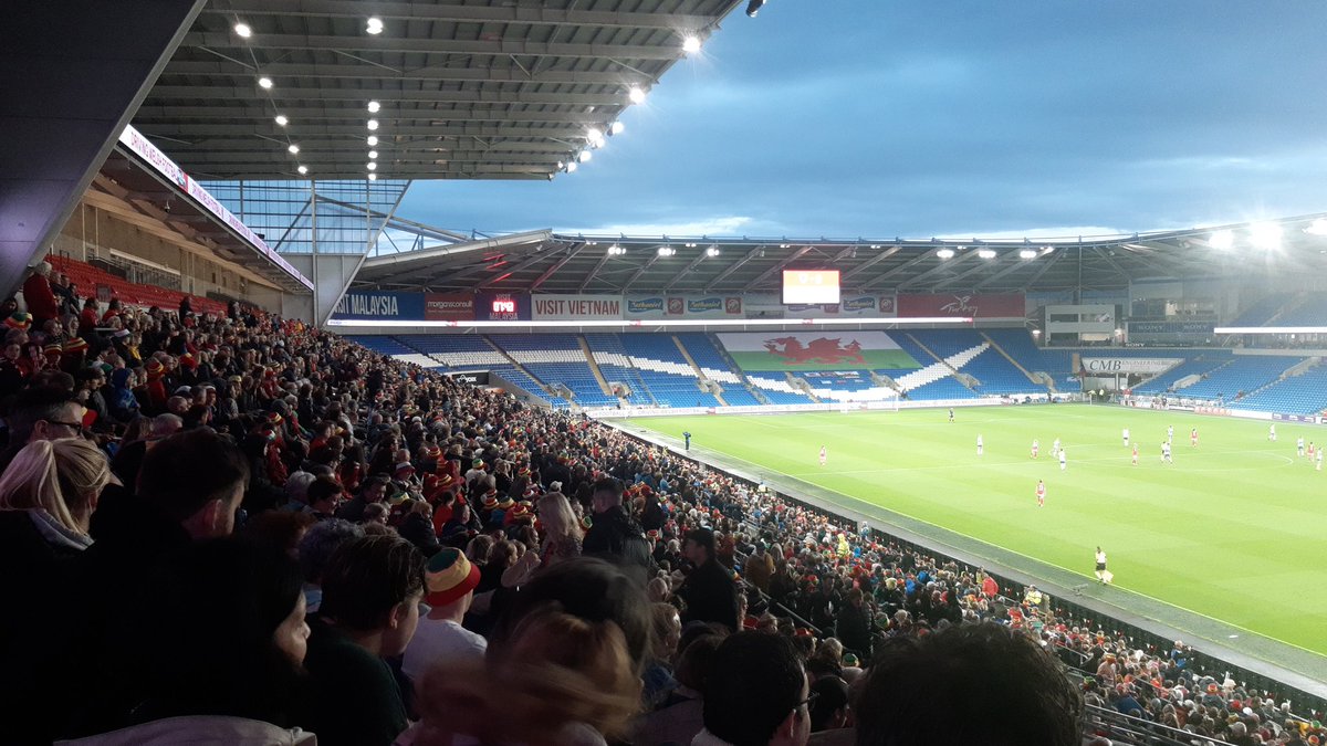 ToshFan44's tweet photo. It is a decent crowd.  A record? #WALSLO https://t.co/Er93XLgM2N