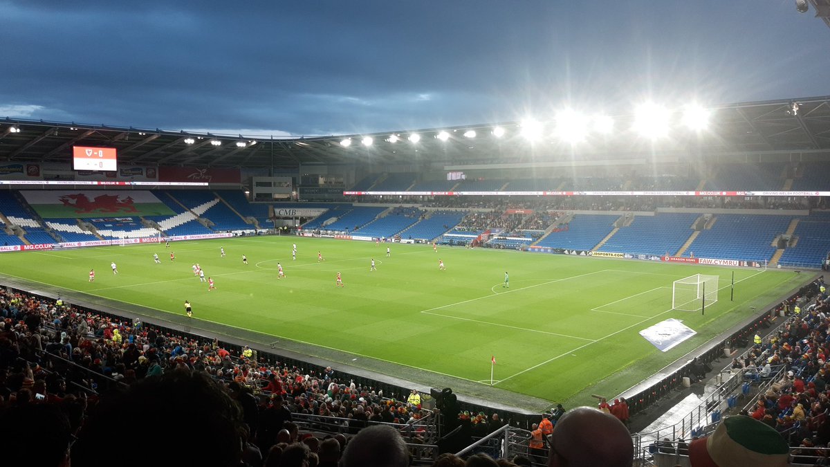 ToshFan44's tweet photo. It is a decent crowd.  A record? #WALSLO https://t.co/Er93XLgM2N