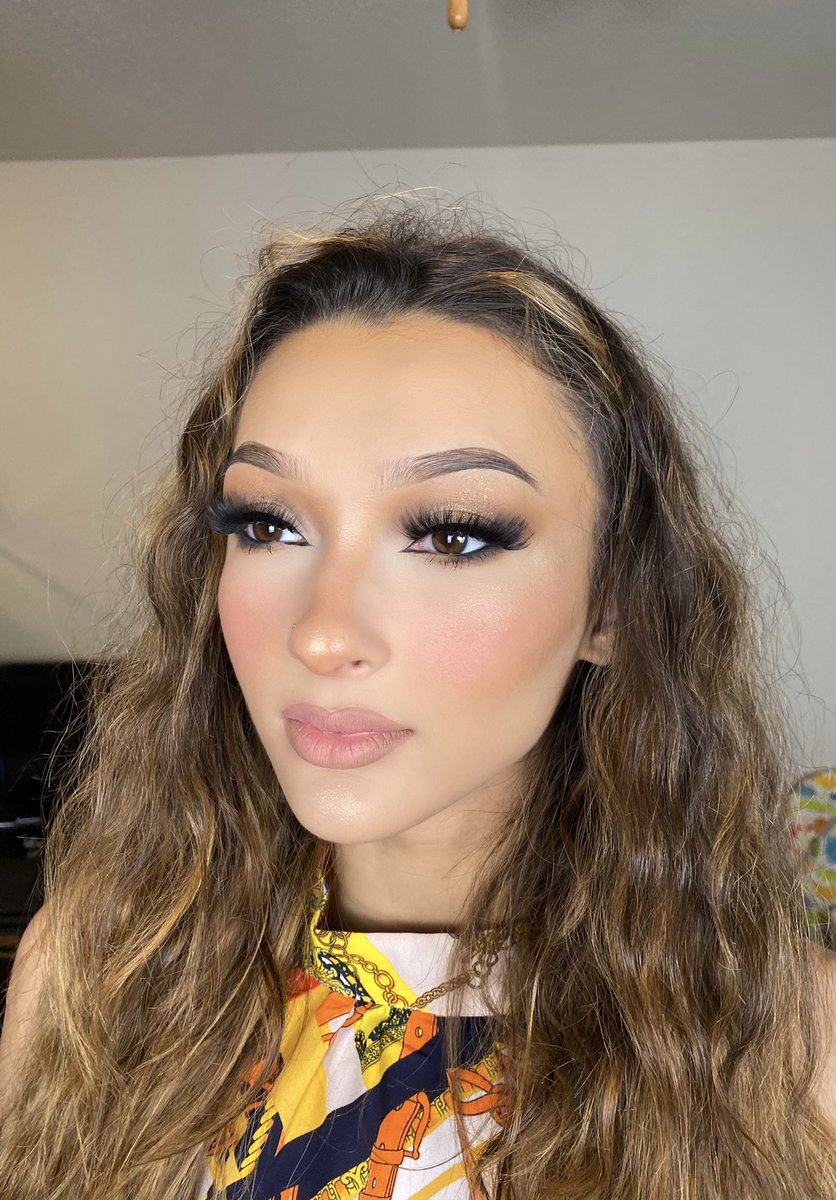 lusciouslucero's tweet photo. THANK YOU FOR 6K 🎊

As a token of appreciation, I would like to give 50% off (makeup glam), to SIX of my followers who like, retweet and tag their bestie below 🎁 

Discount expires by 2023.
Winners will be announced this Friday. https://t.co/xd1pLehVSQ