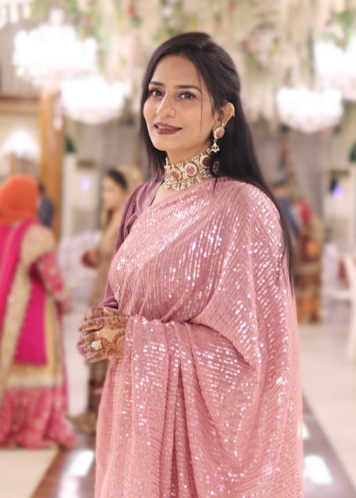MediaSpringPk's tweet photo. #SareeTwitter 🥻 @uffairaas is a vision in this stunning pink saree.🤩 https://t.co/jRBxfX7kOV