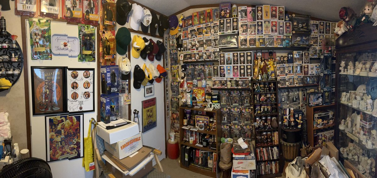mark_bobo_lamb's tweet image. Hey @ThatKevinSmith  just took some updated photos of my collection…. Whatcha think?