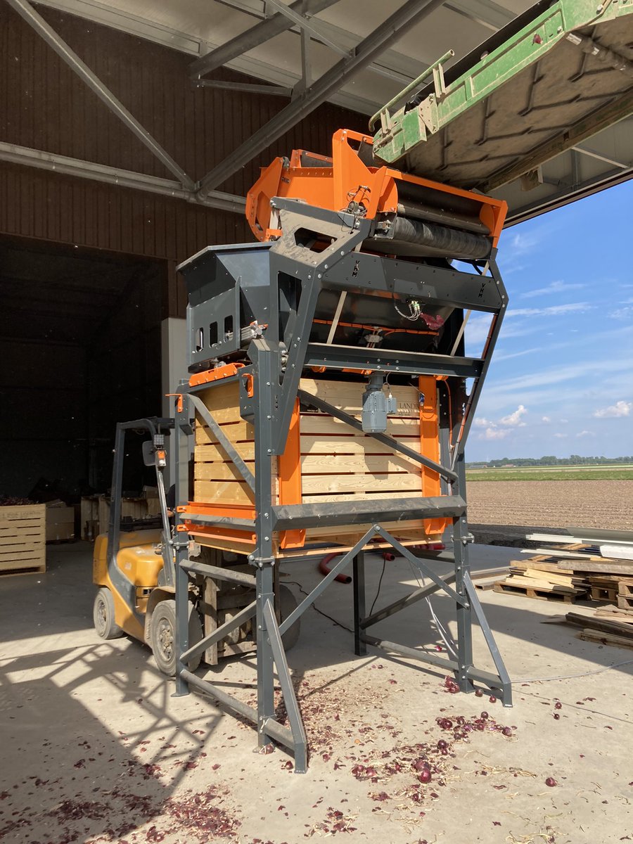 Weer prachtig van start in de uien met de <a href="/VHMMACHINERY/">VHM Machinery</a> kistenvullers <a href="/GroeNoordAgTurf/">GroeNoord</a>