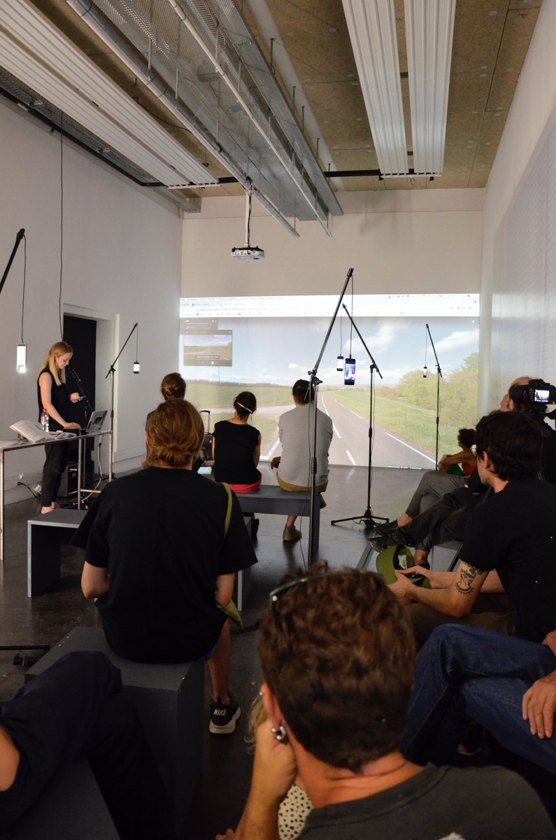 Après 4 années de création, d'écriture et de recherche, j'ai enfin passé ma soutenance de DSRA. Je remercie sincèrement toutes les personnes qui ont contribué à ce projet🙏 
<a href="/BelOrdinaire/">Bel Ordinaire</a> <a href="/labo_nrv/">labo NRV</a> @EnsbaLyon