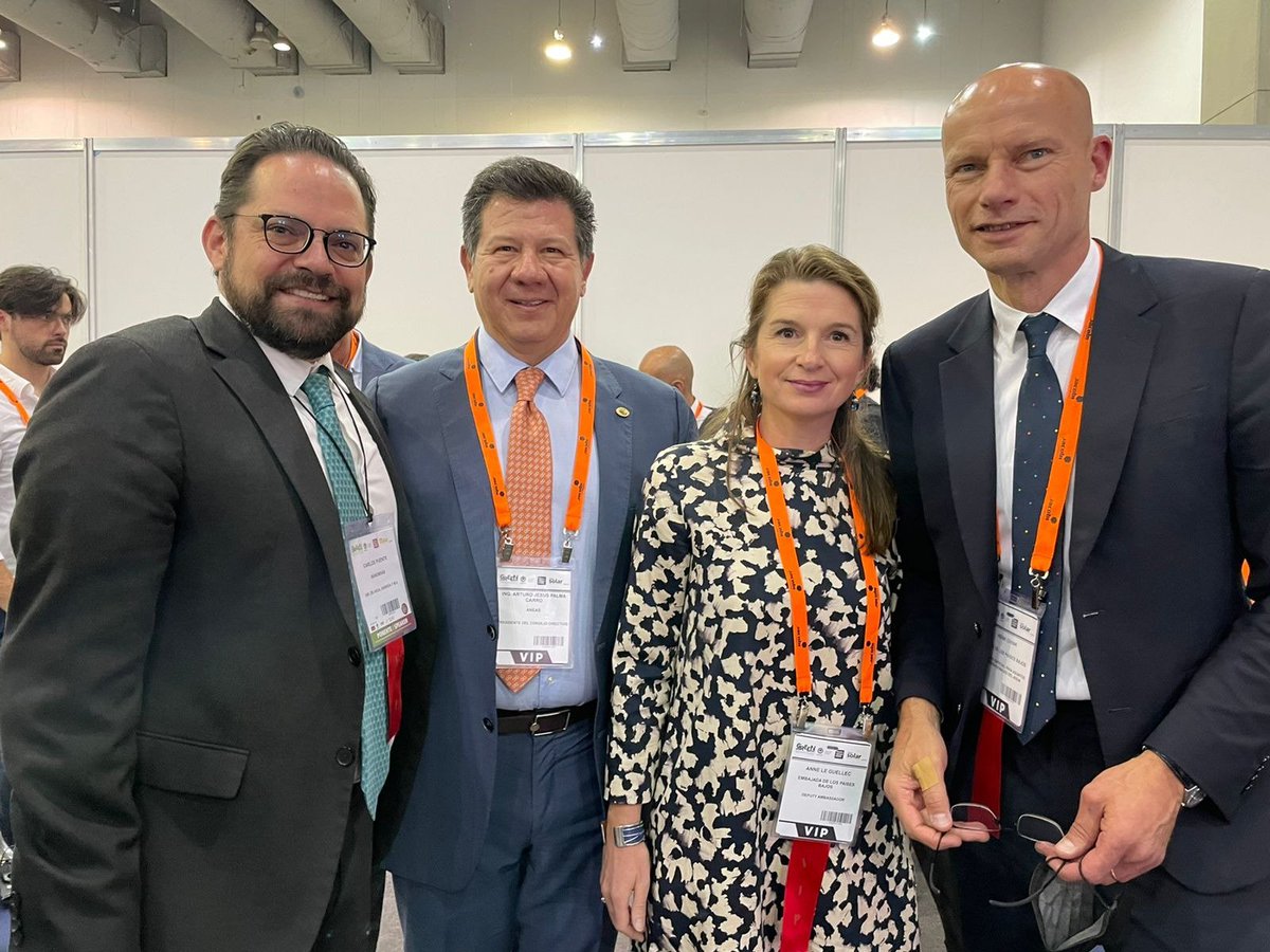 🇳🇱🌊🇲🇽 <a href="/henkovink/">Henk Ovink</a> (der.), 1er Enviado Especial de Asuntos Internacionales del #Agua de #PaísesBajos, y la Embajadora Adjunta, Anne Le Guellec, intercambiaron experiencias con el Presidente del Consejo Directivo de la <a href="/ANEASdeMexico/">ANEAS de México</a>, el <a href="/IngArturoPalma/">Arturo  Palma</a>.
.
<a href="/NLinMexico/">Embajada Países Bajos MX 🇳🇱🇲🇽</a>