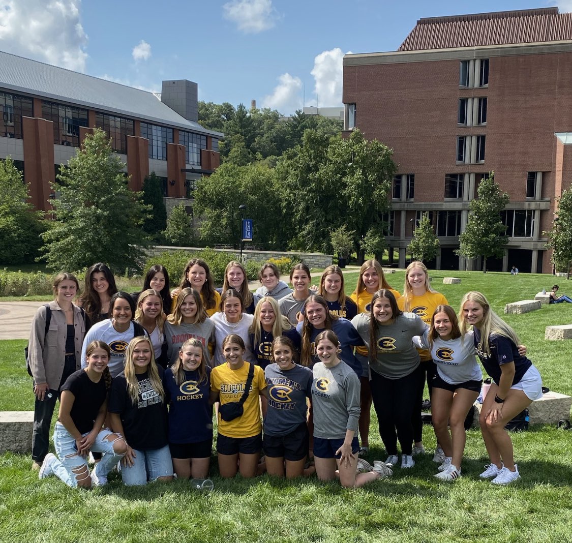 UWECWhockey's tweet photo. @ChancellorJim you asked…. @UWECWhockey 1st day of school!! 💙💛🏒💪🔥🔥🔥 https://t.co/peakfrrmKf