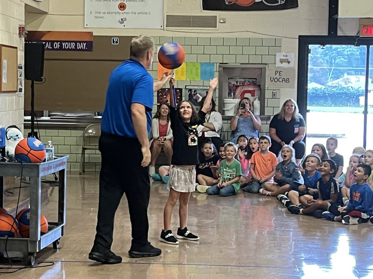 THANK YOU <a href="/jimbballjones/">Jim Basketball Jones</a> for an amazing Growth Mindset Assembly! Our students and staff loved having you here for your fantastic message! ❤️🙌🏼🦅