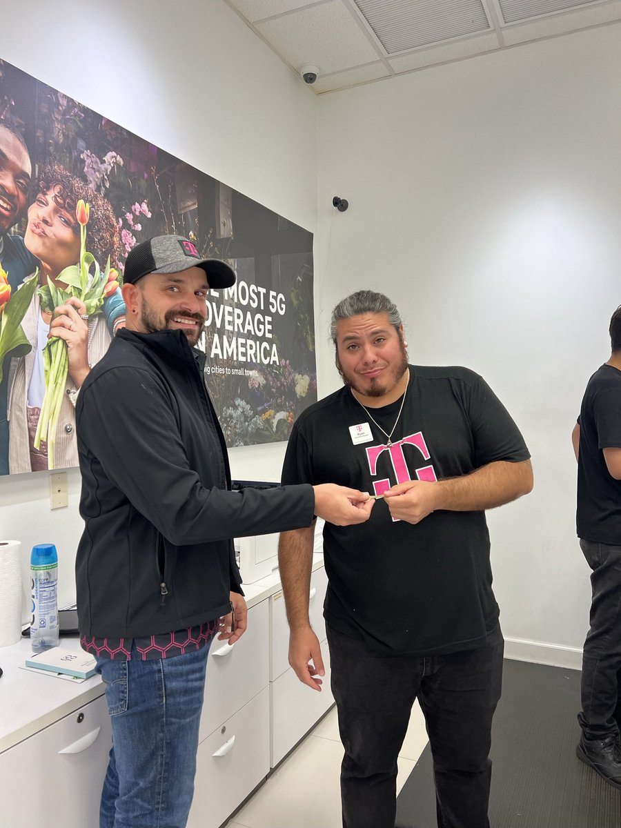 CBrewskiTMO's tweet photo. #SOFLO these last 9 months have been the craziest in my life. I’ve turned my keys in here at Broward Mall after accepting an offer to become RSM &amp; moving to NYC later this afternoon to help take the NY/NE market by storm! 

#ArchTelecom #ArchSQUAD #NewYorkCity #EmployeeOwned https://t.co/k1NKrW8KIg