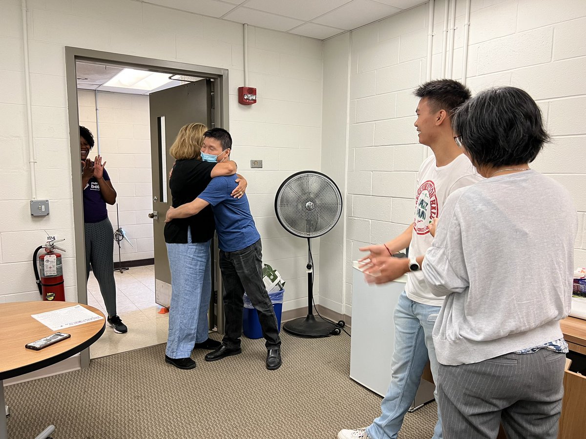 GraceGuoLab's tweet photo. The king is back! 👑
Dr. Bo Kong returned from his vacation just in time for us to celebrate another year around the sun with our favorite Research Professor. 🎂 🥳
The Guo lab is complete again!🥰🥰🥰
#LabBirthday #KingKong #LabFun #WelcomeBackBo https://t.co/E90NXtvi6S