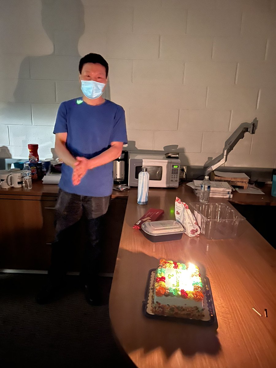 GraceGuoLab's tweet photo. The king is back! 👑
Dr. Bo Kong returned from his vacation just in time for us to celebrate another year around the sun with our favorite Research Professor. 🎂 🥳
The Guo lab is complete again!🥰🥰🥰
#LabBirthday #KingKong #LabFun #WelcomeBackBo https://t.co/E90NXtvi6S