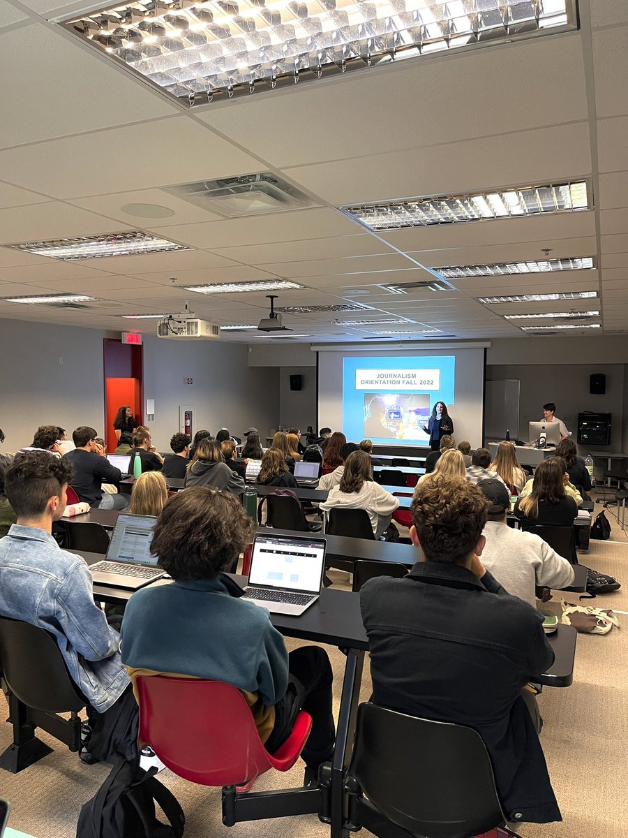 JournalismCU's tweet photo. First day of the semester! 🍁🍂📚Concordia journalism alumni: what advice do you have for our first-year journalism students? 🗞📺🎙 @Concordia @ConcordiaAlumni @FASConcordia https://t.co/qu82pW6Kix