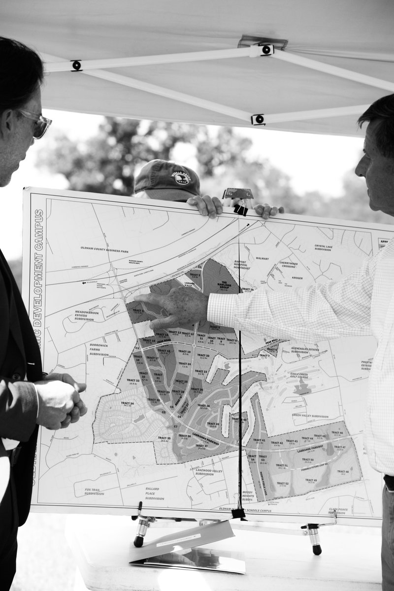 HCRHOKy's tweet photo. Oldham Reserve Business Park was honored to have a visit from Secretary Jeff Noel, Kentucky Cabinet for Economic Development @CEDkygov this past week. Thank you for your time Secretary & we look forward to working with you on future projects at OR!
#HollenbachOakleyDevelopment https://t.co/k4M4ptBqyD