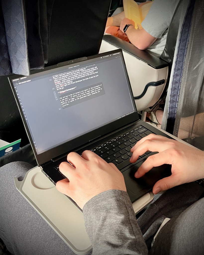 system76's tweet photo. Don’t limit yourself, be creative even up in the air with the Lemur Pro! ✈️

#system76 #lemurpro #laptop #computer #hardware #flying #batterylife #portable #portability #light #creative https://t.co/raBoyM0nQe