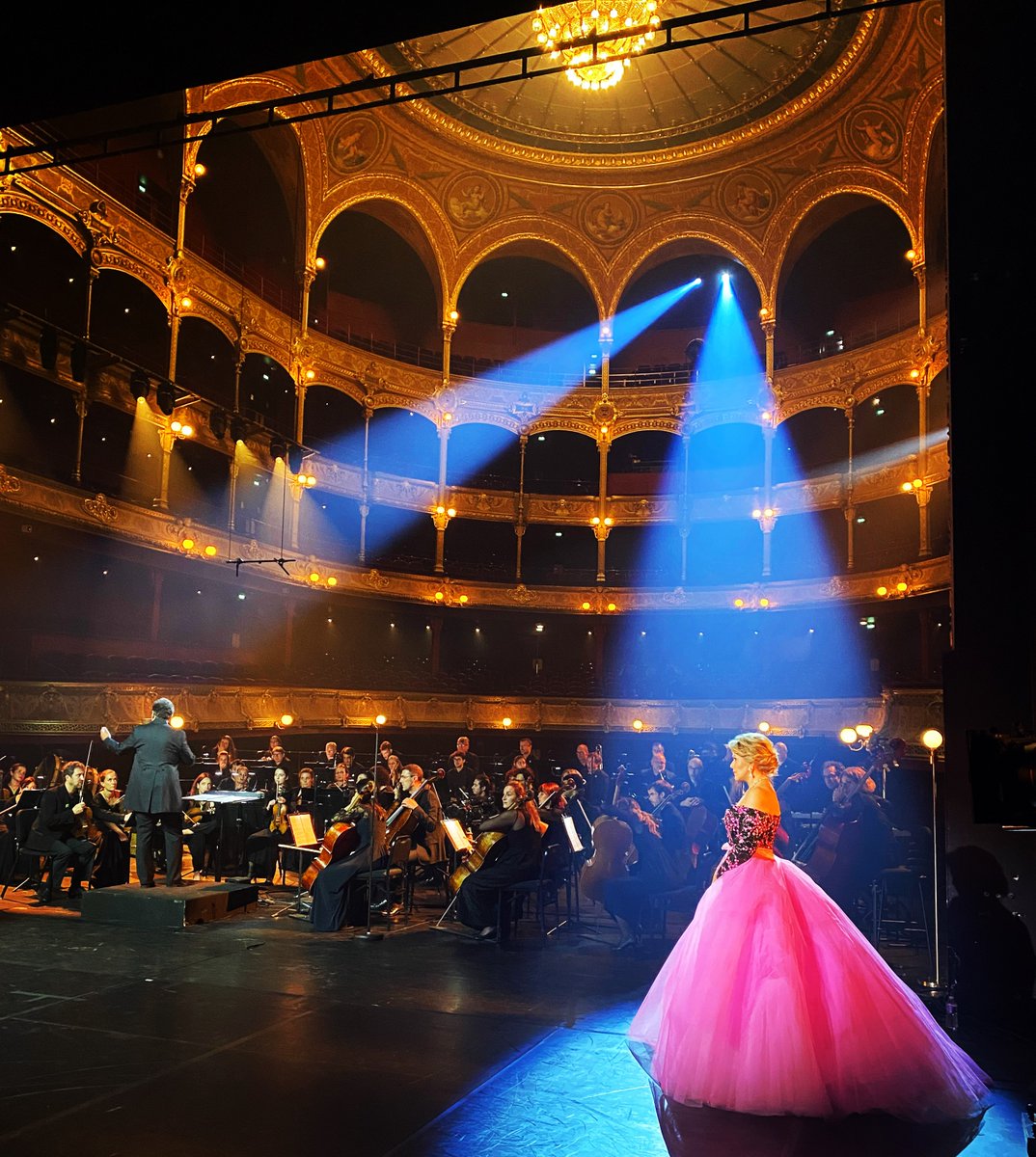 A glimpse of #CitiesThatSing #Paris, premiering Sept. 18. The fabulous #AlexisMabille gown merits the #IMAX screen on its own, but there's also @piotrbeczala, French arias and duets, and Paris herself! Ticket info here: tickets.imax.com/?utm_source=re…