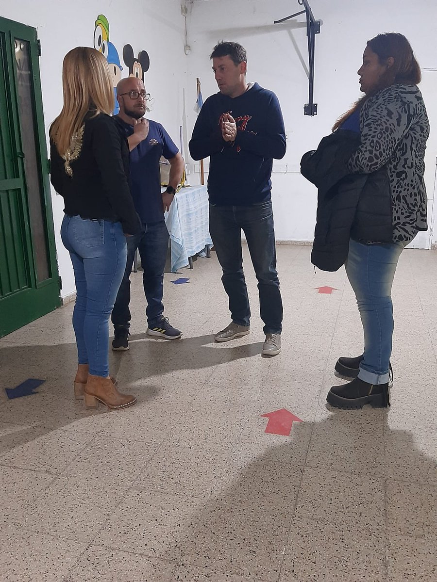 Junto al #EquipoSocialJuanJure estuvimos visitando la Vecinal Barrio Paraíso, allí nos recibio Julia su presidenta y pudimos charlar acerca de la realidad social del barrio, como así también sobre las distintas actividades que realiza la vecinal.
#RíoCuarto
#Vecinales