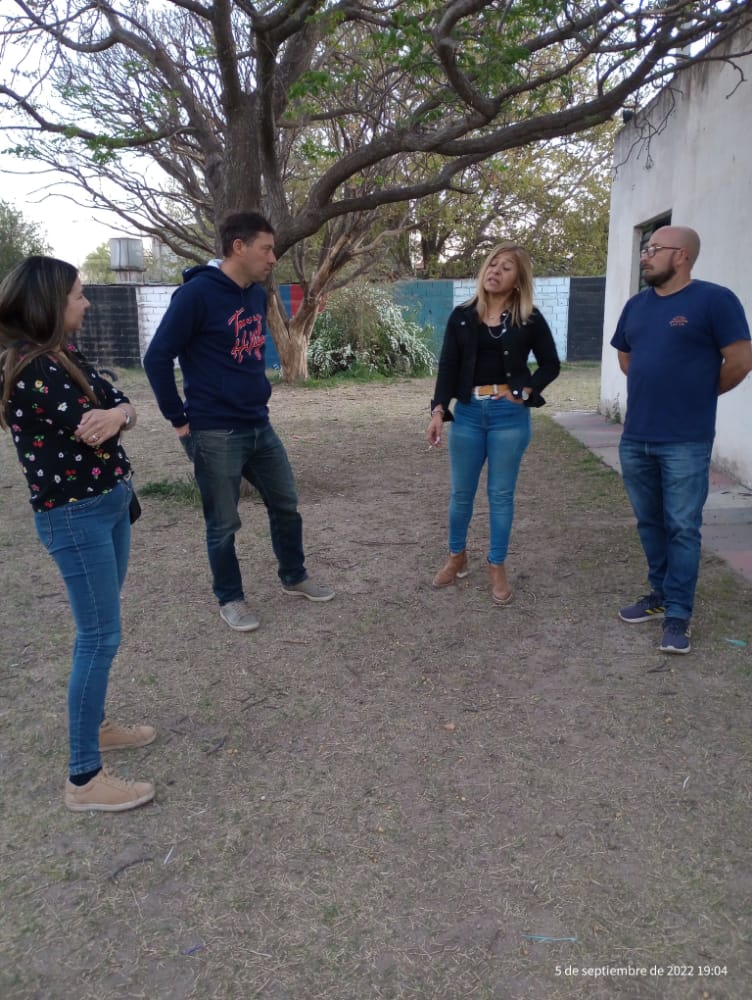 pajaromil's tweet photo. Junto al #EquipoSocialJuanJure estuvimos visitando la Vecinal Barrio Paraíso, allí nos recibio Julia su presidenta y pudimos charlar acerca de la realidad social del barrio, como así también sobre las distintas actividades que realiza la vecinal.
#RíoCuarto
#Vecinales https://t.co/N89nY7GA1J