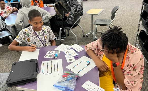RV_HS_Library's tweet photo. Thank you to @ther2i2edge &amp; Mr. O'Neill for letting us borrow the Ozobot Bits. @rvhs students had a blast today coding the bots. #ozobot #codinginthelibrary #BlazerBots @DrBrendaMack @TheSparkle8 @msculbertson_RV @JeanPorterNich1 @RichlandTwo @MsKing_RVHSLib @LikelyLibrarian https://t.co/avfsBuBnNN