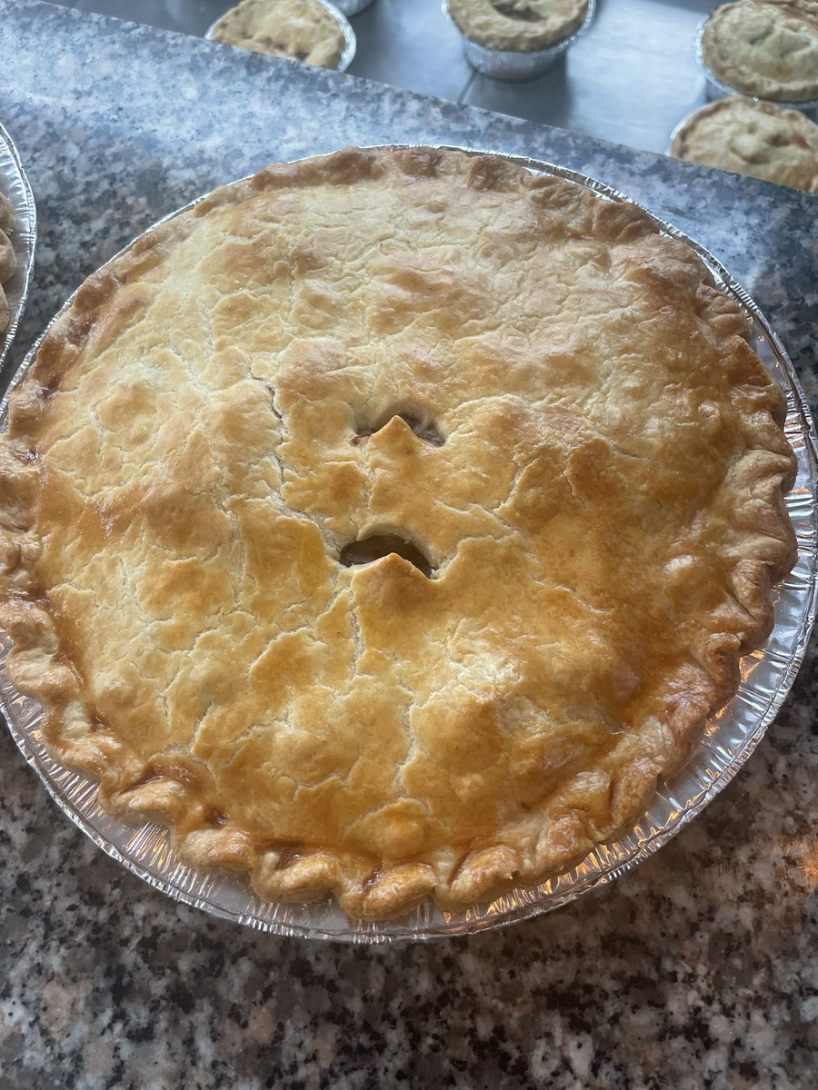 MillTownPies's tweet photo. Check out Mill Town Pies Facebook page for a chance to win Pie, Chips, peas &amp; gravy for 4 for Friday tea! (Or whenever you want it!!)
Perfect for anyone …. Especially as a pre match meal! ⚽️ #twitterclarets #anhonestcrust #milltownpies https://t.co/GY2ZZHWVTW