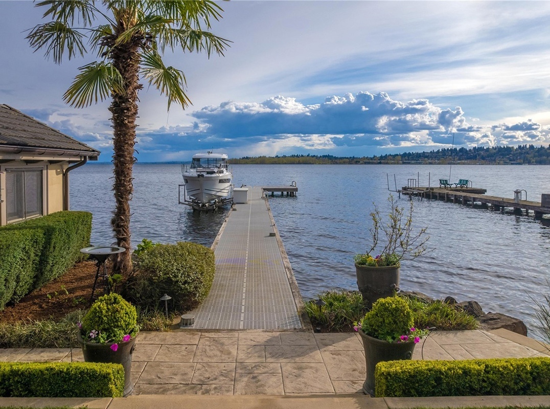 luxuryhomemag's tweet photo. Seattle, WA
Custom Stuart Silk Waterfront Masterpiece
https://t.co/4oO7Uo7lFG
Presented by  Robert Pong | @compass

#luxuryhomemagazine #luxuryhomes #luxury #luxurylife #realestate #realtor https://t.co/5HebPMYtLi