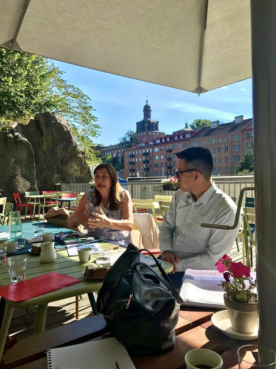 SEIStelevision's tweet image. 📸 𝟲𝗧𝗩 | #Entérate ➡️ Fortalece 𝗦𝗘𝗖𝗨𝗟𝗧 trabajos de intercambio ᴀʀᴛɪ́sᴛɪᴄᴏ-ᴄᴜʟᴛᴜʀᴀʟ con 𝐒𝐮𝐞𝐜𝐢𝐚

La secretaria Marcela Herbert, realizó gira de trabajo en la cd de Gotemburgo en la región de Västra Götaland en Suecia.

#6TV