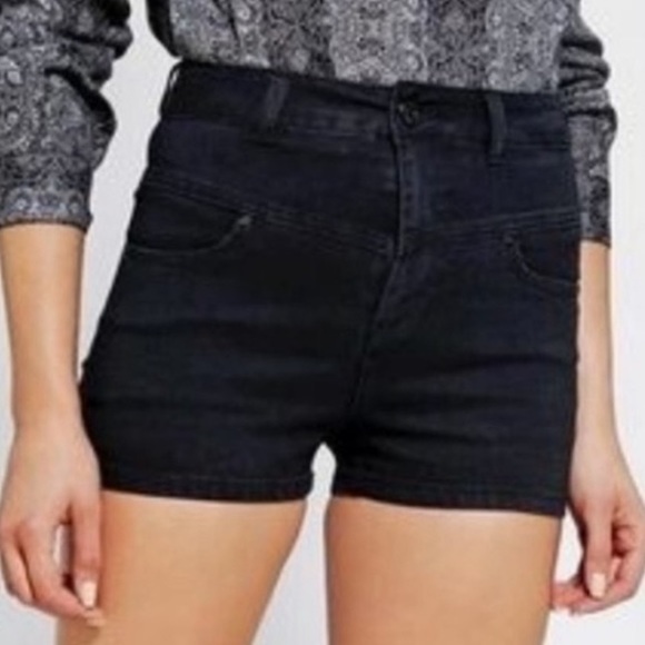 Enchantedstyle3's tweet photo. So good I had to share! Check out all the items I'm loving on @Poshmarkapp #poshmark #fashion #style #shopmycloset #reiss #urbanoutfitters: https://t.co/0JPFh6zN8z https://t.co/6nzy4Twmd4