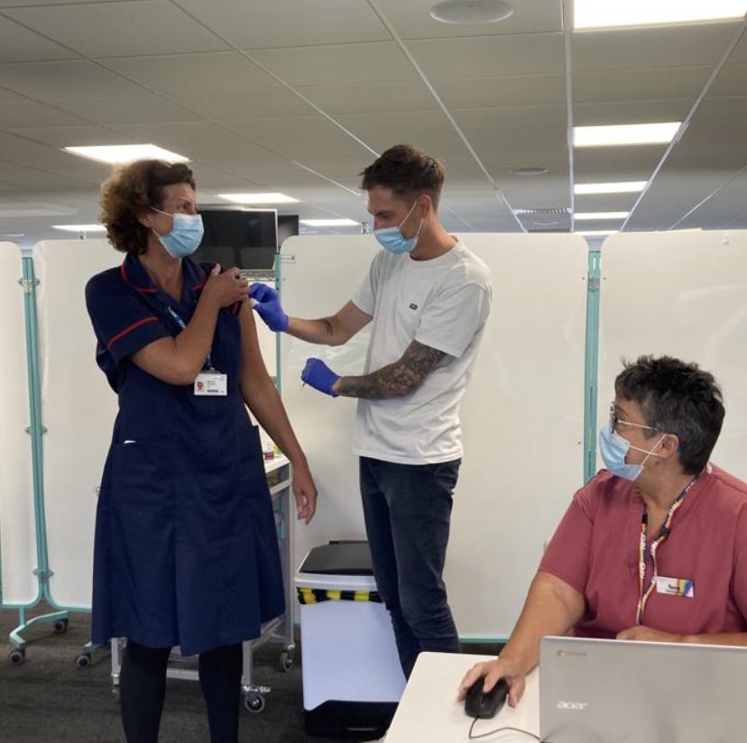 courtmanjj's tweet photo. Autumn covid vaccine ✅ 
I work with an incredible team 💕 so proud to lead such a fab team. 

I didn’t feel a thing 🤩

So great to see so many people for their vaccines today. @UHP_NHS @DerrifordNurses  @SorchaFCasey  @Catheri13497057 @AmandaJQ8 @sue_wilkinsPHNT @Samanthar43 https://t.co/hx9d6epMhM