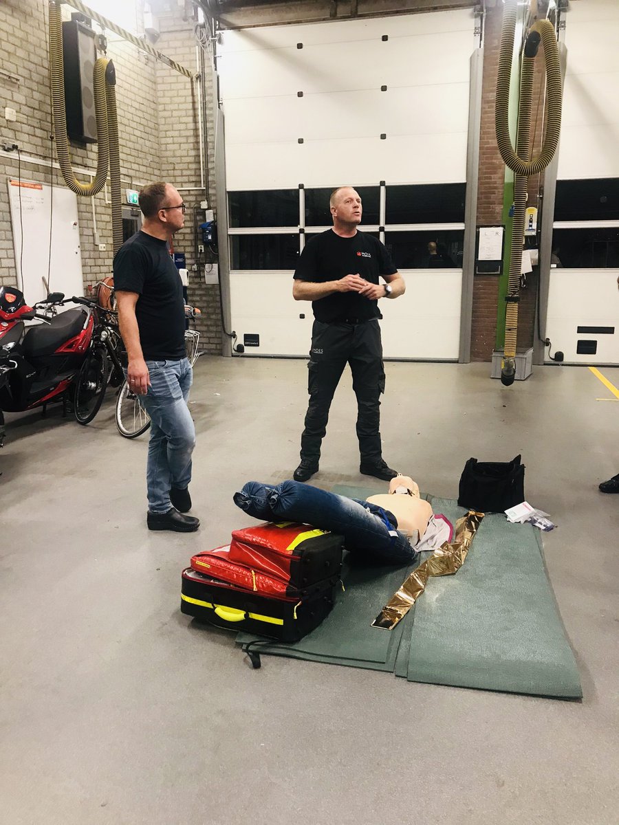 Gisteren weer gestart met de eerste LRH (levensreddend handelen) training <a href="/BKrommenie/">Brandweer Krommenie</a> <a href="/VrZW/">Veiligheidsregio Zaanstreek-Waterland</a> #brandweerpostmiddenbeemster