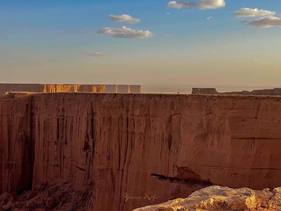 chlambo34's tweet photo. Les Montagnes d’El Gour sont une formation géologique située près de l’oasis de #Brezina dans la wilaya d’El Bayadh en #Algérie.
Les #Gours sont des tours naturelles de roches rougeâtres aux formes étranges qui rappellent les paysages intemporels de l’Ouest Américain.
#FDCTrek https://t.co/l584pxFpN7