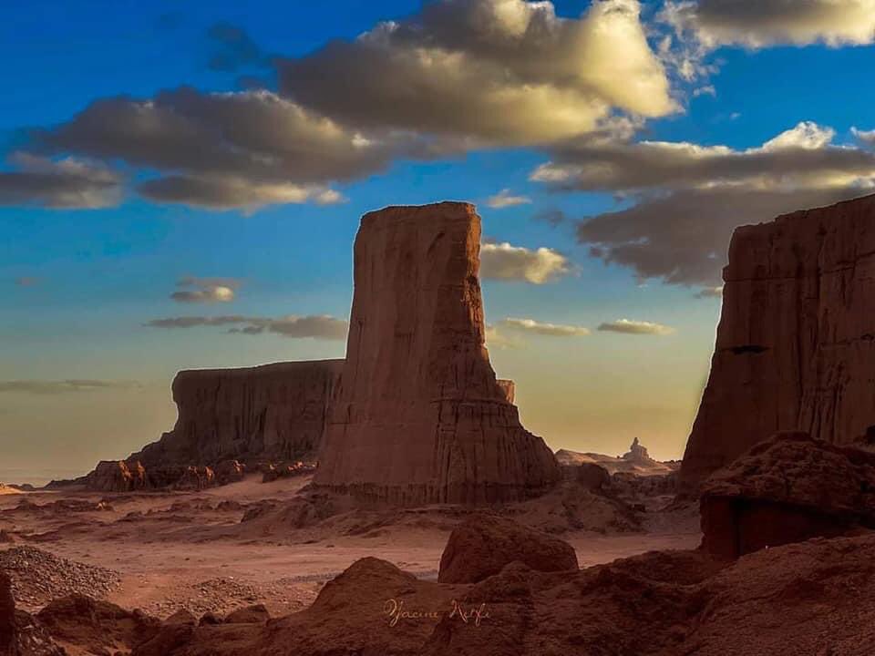chlambo34's tweet photo. Les Montagnes d’El Gour sont une formation géologique située près de l’oasis de #Brezina dans la wilaya d’El Bayadh en #Algérie.
Les #Gours sont des tours naturelles de roches rougeâtres aux formes étranges qui rappellent les paysages intemporels de l’Ouest Américain.
#FDCTrek https://t.co/l584pxFpN7