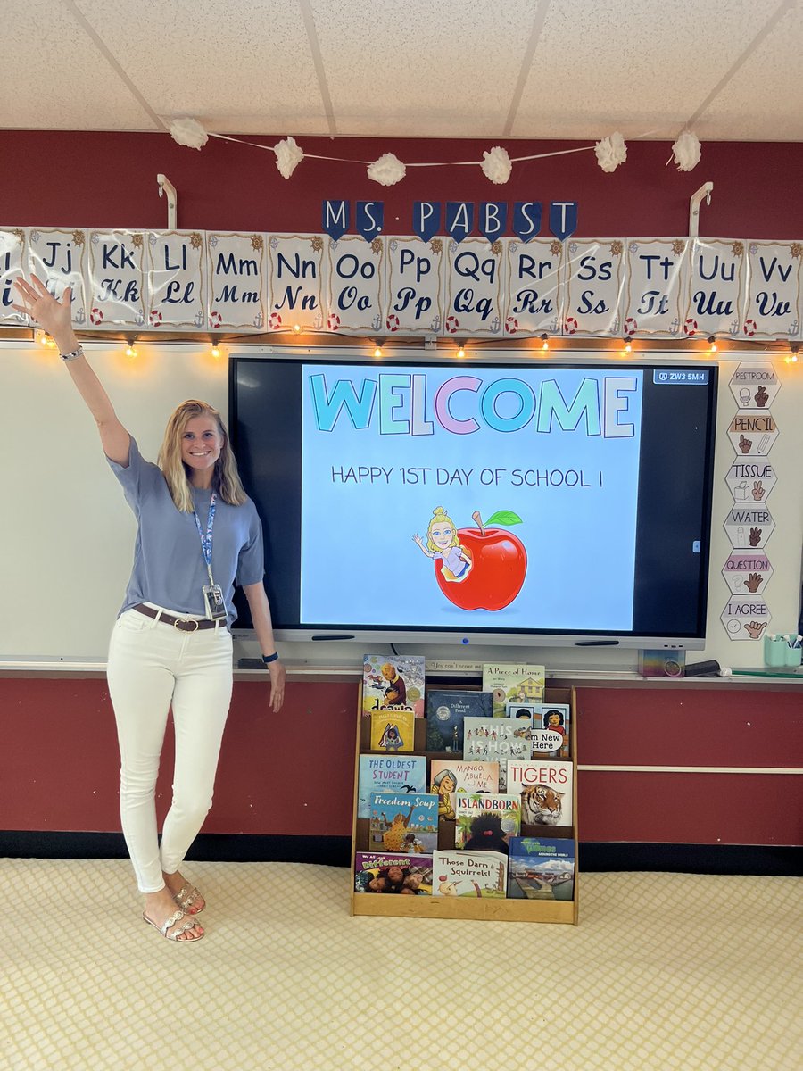 ms_pabst's tweet photo. Year 4, here we go! ✔️

•A big THANK YOU shoutout to all that donated supplies from my wish list!• 💙🤍💙🤍

Thank you to all those who also continue to donate! 

https://t.co/OPSWFA4KbJ https://t.co/geU6Ra5qYU