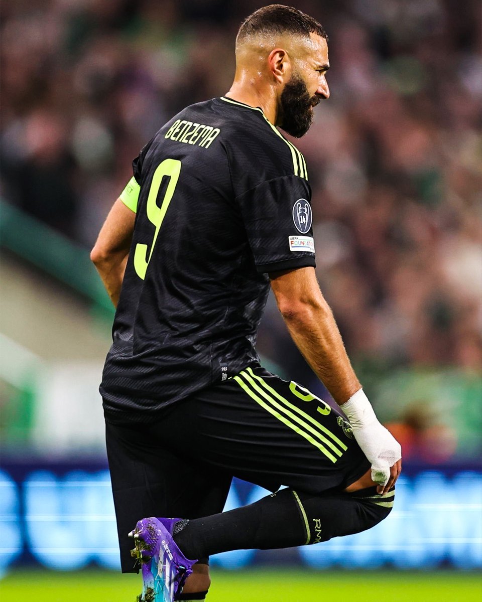 GOLPERUoficial's tweet photo. 🚨 #ÚLTIMOMINUTO ¡ENCIENDE LAS ALARMAS! Dejando la cancha a los 30 minutos, Karim Benzema 🇫🇷⚽ no pudo continuar jugando ante Celtic 🏴󠁧󠁢󠁳󠁣󠁴󠁿 por la Champions League 🏆. El delantero del Real Madrid 🇪🇸 se retiró con una molestia en la rodilla derecha 😲. https://t.co/OuwPqo3Ijf