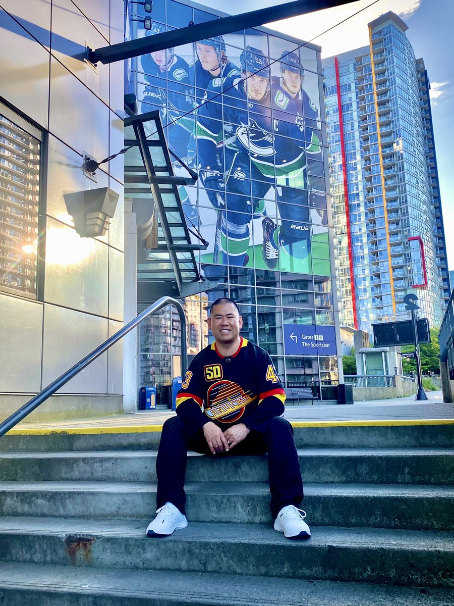 CanuckClay's tweet photo. RT for a chance to win a pair of 100% waterproof @VessiFootwear shoes.
For an additional entry:
-follow both me and @VessiFootwear
-quote tweet this tweet and tag a friend who is team #drysocks
Contest open to residents of 🇨🇦 and 🇺🇸; I’ll be drawing the winner this Sunday. https://t.co/F0JHQhmWRn