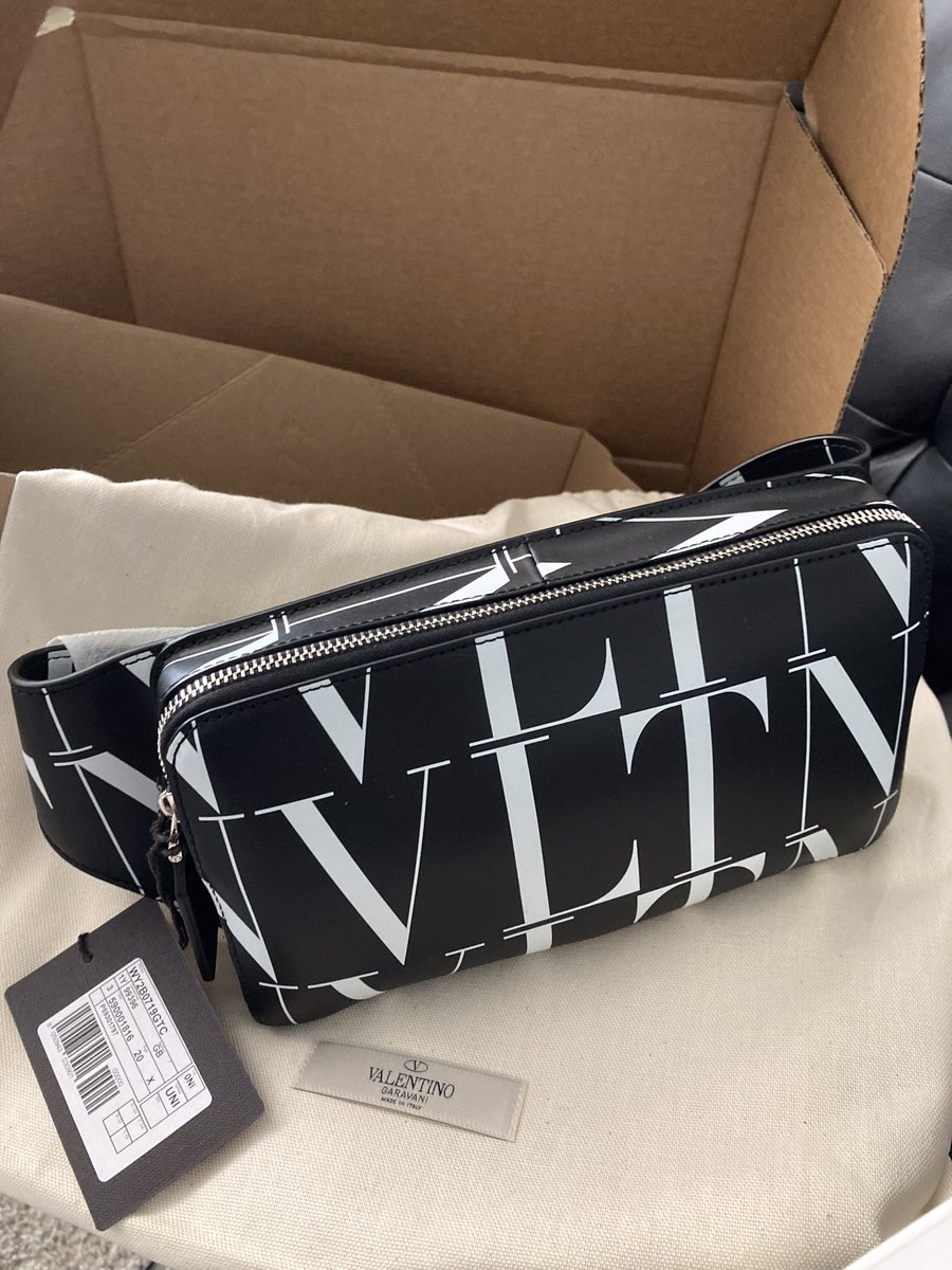 RockStar_504's tweet photo. @endclothing I received the wrong Valentino Garavani waist bag. I ordered the red and white. Your warehouse shipped the black and white. How are you going to handle this shipping fee for my return? https://t.co/Sni1c4v6yJ