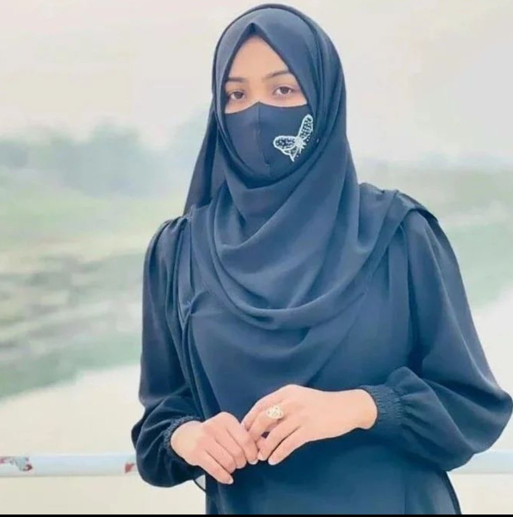 আমাকে কেমন লাগছে কমেন্ট করে বলুন