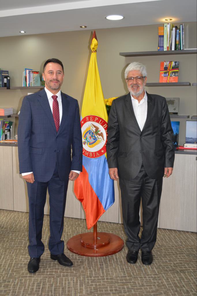 MincomercioCo's tweet photo. Se posesionó como Viceministro de Turismo, @Bravoarthur administrador de empresas turísticas y hoteleras @UExternado. Magister en turismo en la Escuela Internacional de Ciencia Turística de Roma🇮🇹. Magíster en Dirección, Administración y Gestión de Empresas @URosario. https://t.co/y9kmmTvulW