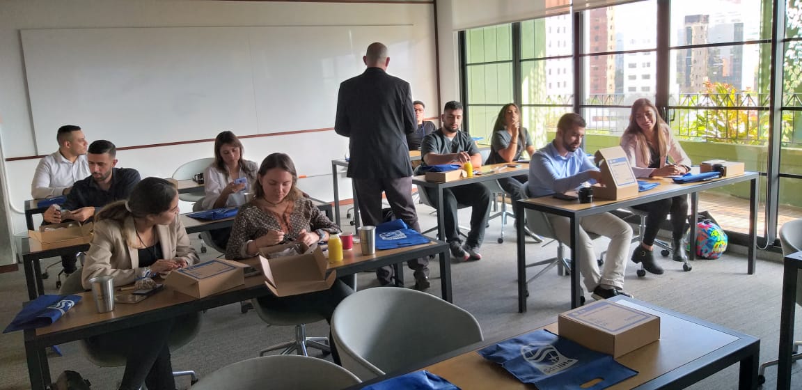 kaikamed's tweet photo. De gira por #Medellín compartiendo con nuestros clientes y aliados, las últimas innovaciones en soluciones de #monitoreo y #diagnostico de nuestro portafolio de @PhilipsHealth para #Colombia.

¡Muy contentos con los resultados!

#KAIKA #Equiposmédicos #PHILIPS  #Noparamos https://t.co/wcZuE9YnBP