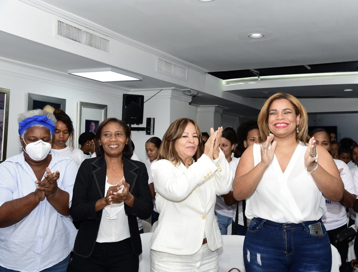 miprd's tweet photo. Las mujeres socialdemócratas👩🏾⚖️, revolucionarias🦸🏻♀️, madres🤱🏽y trabajadoras👩🏽🏭vienen al #PRD porque somos el partido de la equidad y justicia social
Inscríbete y síguenos aquí↙️
👉🏾https://t.co/wktz5pQyaT
@snmujerprd @snmujerprd
#RepúblicaDominicana #Mujer #FEDOMUSDE #MiguelVargas https://t.co/Zku1xqSUxN