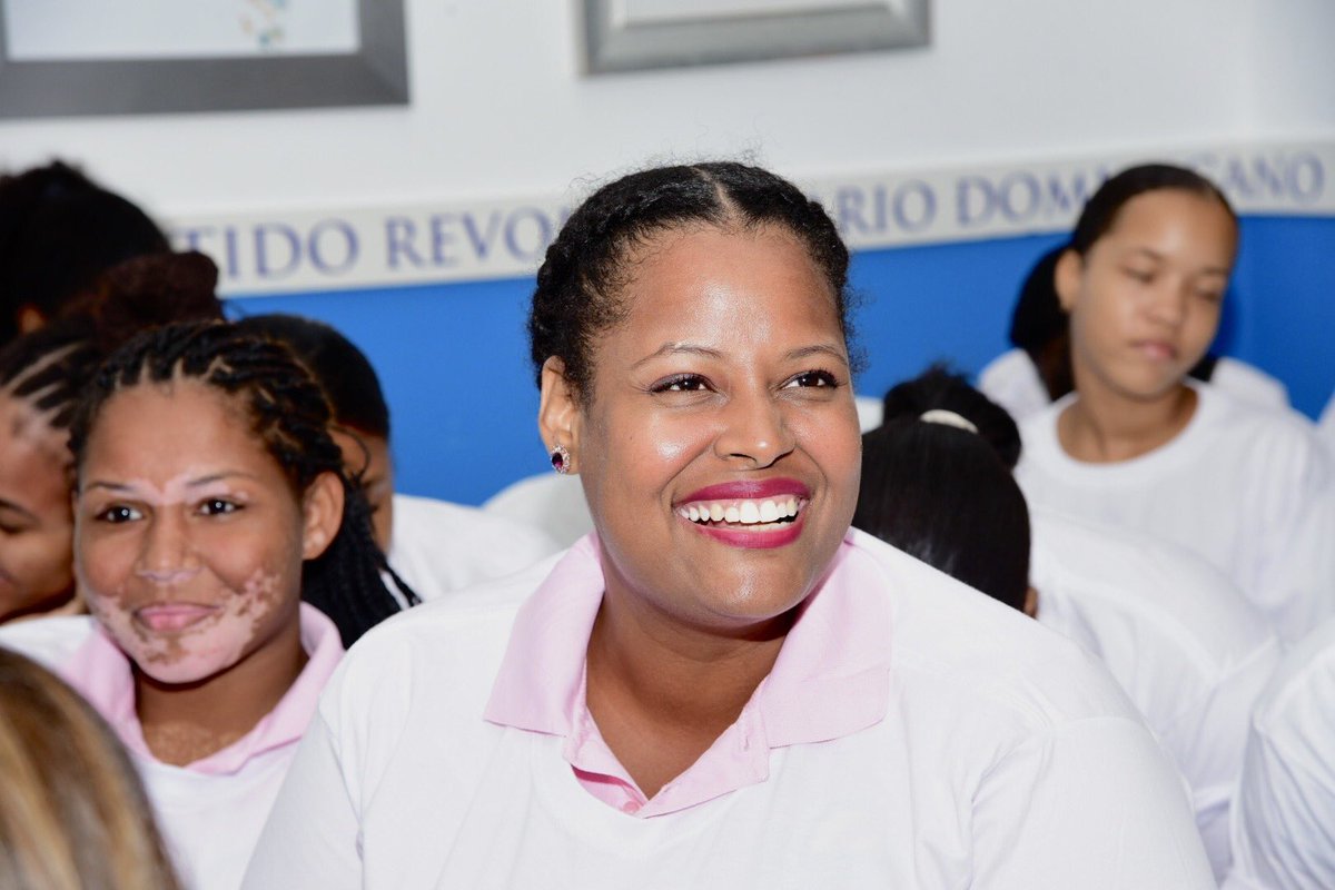 miprd's tweet photo. Las mujeres socialdemócratas👩🏾⚖️, revolucionarias🦸🏻♀️, madres🤱🏽y trabajadoras👩🏽🏭vienen al #PRD porque somos el partido de la equidad y justicia social
Inscríbete y síguenos aquí↙️
👉🏾https://t.co/wktz5pQyaT
@snmujerprd @snmujerprd
#RepúblicaDominicana #Mujer #FEDOMUSDE #MiguelVargas https://t.co/Zku1xqSUxN