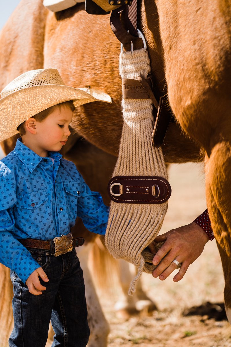 RoperWorld's tweet photo. Team work makes the dream work! ☺️
#roper #rodeolife #westernwear #roperapparelandfootwear #roperworld #wearthewest #rodeodad #rodeomom #rodeofamily https://t.co/U586Kdq3s6