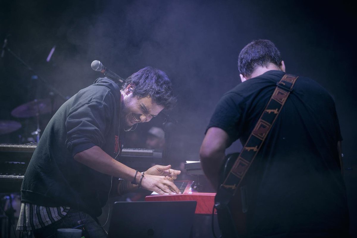 Hatortxurock's tweet photo. #HTX26 📸 Argazki bilduma
🎶 @greenvalleyband
.
.
.
#hatortxu #greenvalley #auzolana #elkartasuna #hatortxurock #musikajaialdia #jaialdia #denaketxera #zeruahelmuga #etxera https://t.co/fT9NTHt0Uc