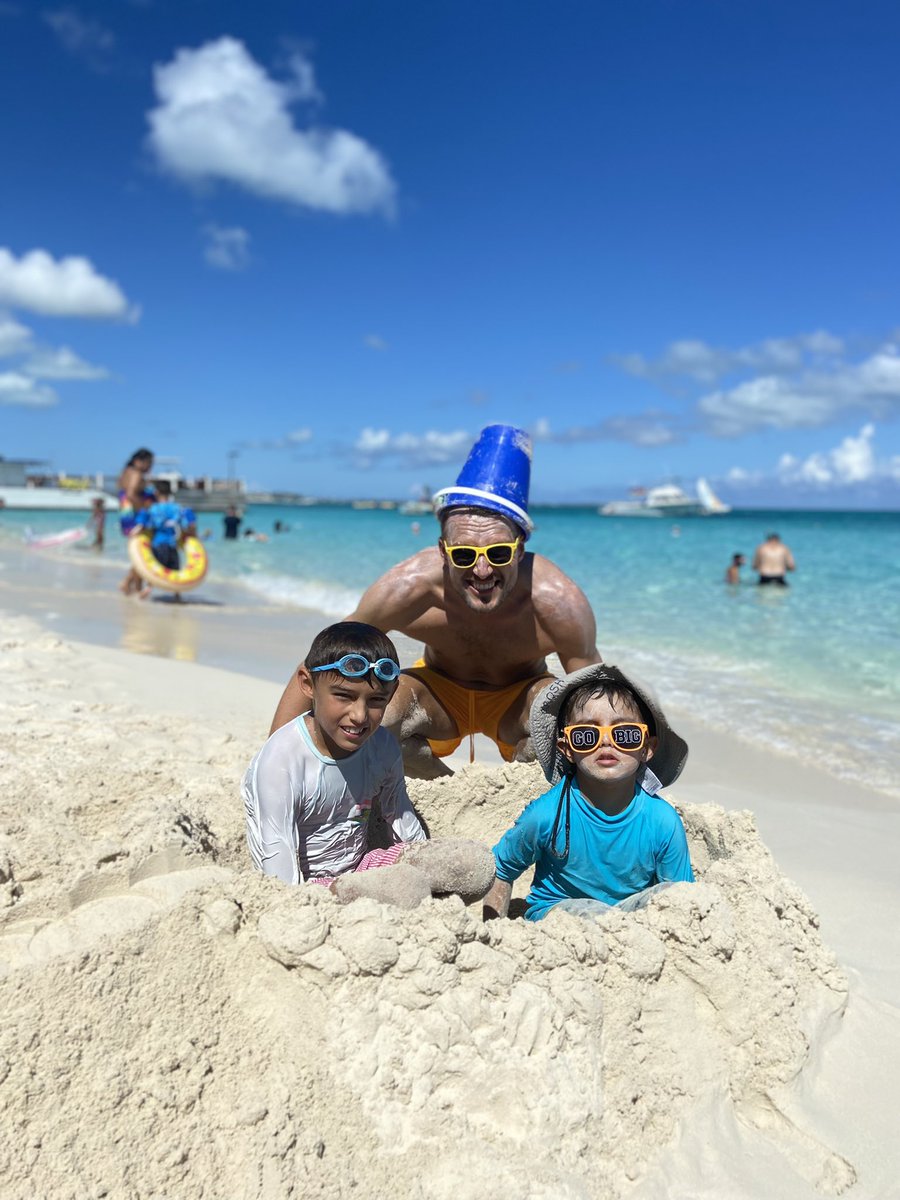 Diana Ayubcha Grosh tweet media