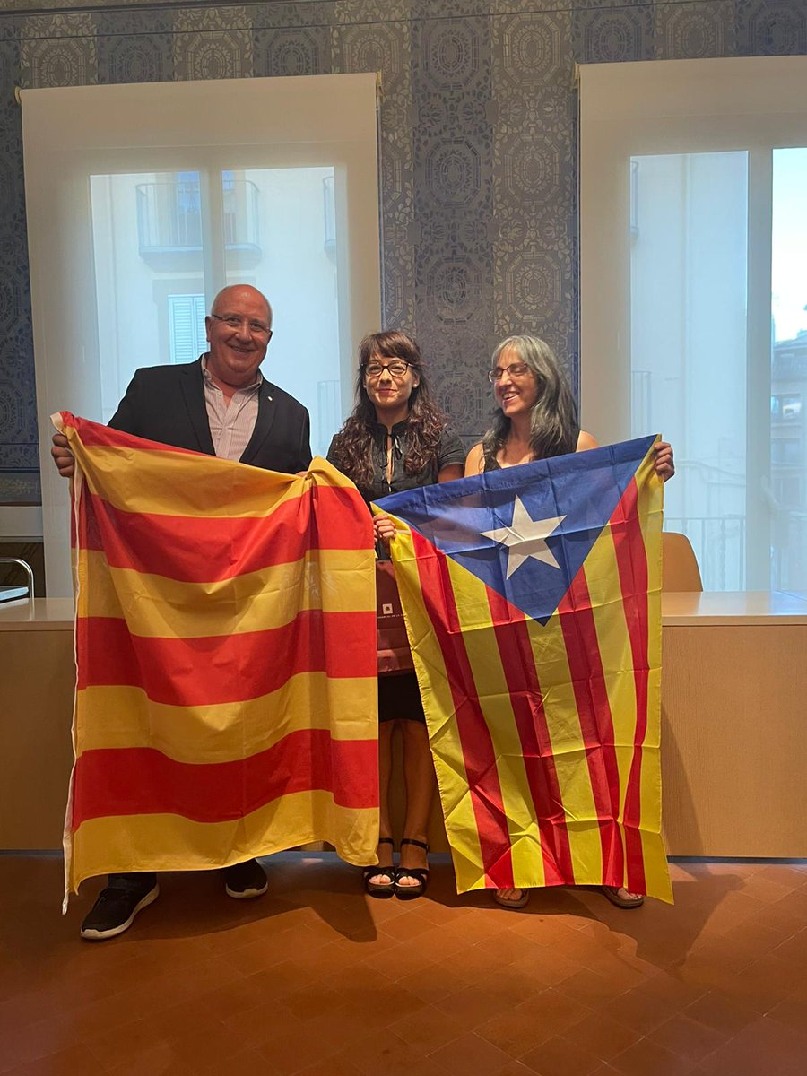 Maria Vidal (@mariavidalsjf) on Twitter photo Un any més he participat en representació del nostre municipi a l'acte de lliurament de les banderes per la Diada de Catalunya de mans del president del Consell Comarcal <a href="/santireixach/">Santi Reixach</a> <a href="/CCGarrotxa/">Consell Comarcal de la Garrotxa</a> i la presidenta d'Òmnium Garrotxa Glòria Bassets <a href="/OmniumGarrotxa/">Òmnium Garrotxa</a>. Visca Catalunya!! Un any més he participat en representació del nostre municipi a l'acte de lliurament de les banderes per la Diada de Catalunya de mans del president del Consell Comarcal <a href="/santireixach/">Santi Reixach</a> <a href="/CCGarrotxa/">Consell Comarcal de la Garrotxa</a> i la presidenta d'Òmnium Garrotxa Glòria Bassets <a href="/OmniumGarrotxa/">Òmnium Garrotxa</a>. Visca Catalunya!!